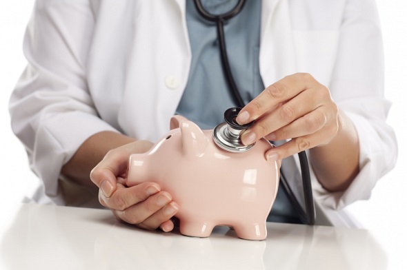 Зарплати медикам збільшать з 1 вересня