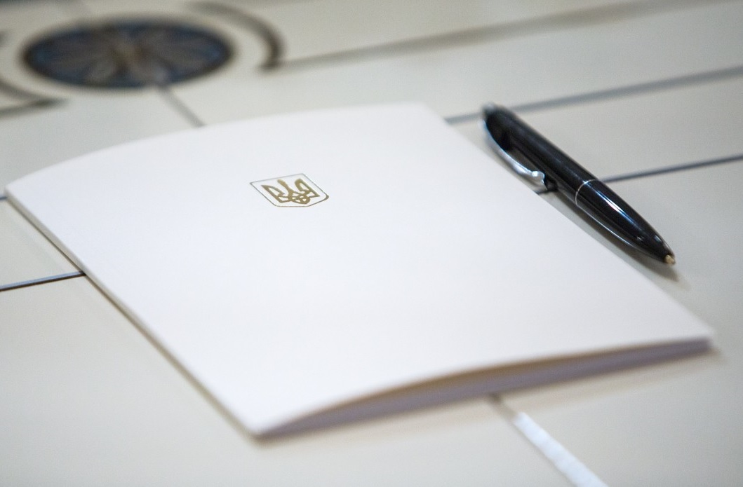 Кадрові гарантії для працівників військових адміністрацій: у ВРУ зареєстрували законопроєкт № 14319