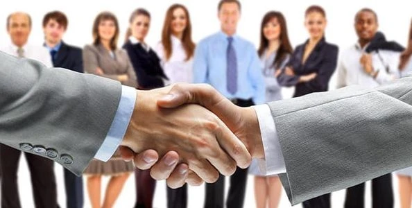 Чи можна працевлаштуватися за кордоном під час воєнного стану