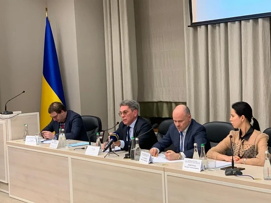 На офіційному веб-сайті МОЗ оприлюднили термінове звернення Міністра охорони здоров’я України Іллі Ємця На офіційному веб-сайті МОЗ оприлюднили термінове звернення Міністра охорони здоров’я України Іллі Ємця