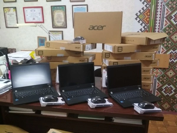 Вже 36 тисяч комп’ютерів отримали педагоги з 18 областей за проектом «Ноутбук кожному вчителю» Вже 36 тисяч комп’ютерів отримали педагоги з 18 областей за проектом «Ноутбук кожному вчителю»