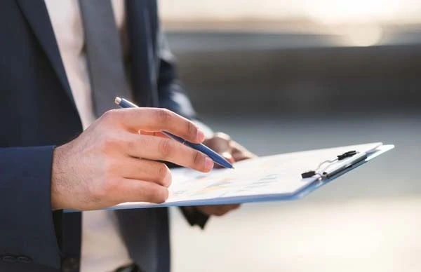 надання неоплачуваної відпустки