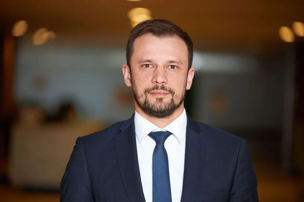 Чому вчителям потрібна реформа оплати праці, а не нові надбавки — Сергій Бабак