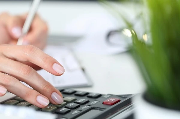 Земельний податок 2025: хто сплачує і як розраховується