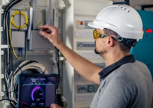 Резервне живлення мобільних мереж: оператори компенсують громадам витрати на пальне й обслуговування генераторів