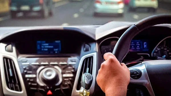 В Україні легалізують авто з правим розташуванням керма для військових