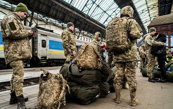 звільнення в запас строковіків