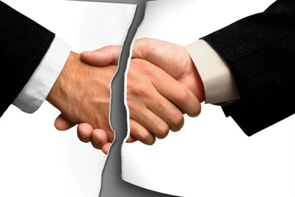 Чи зазначати в Д5 реквізити наказу про призупинення дії трудового договору